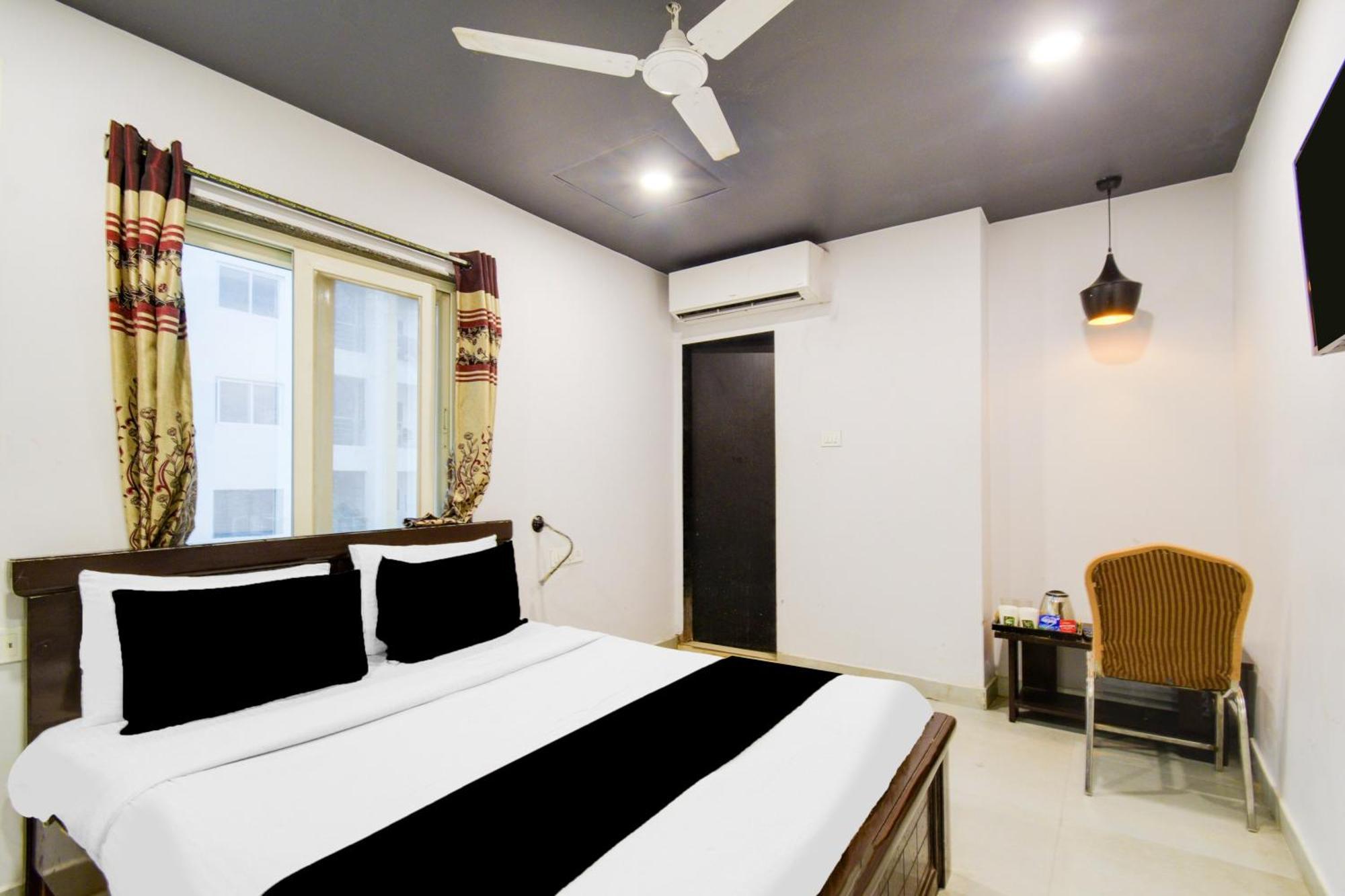 Super Townhouse Alwal Road Hotell Trimulgherry Eksteriør bilde