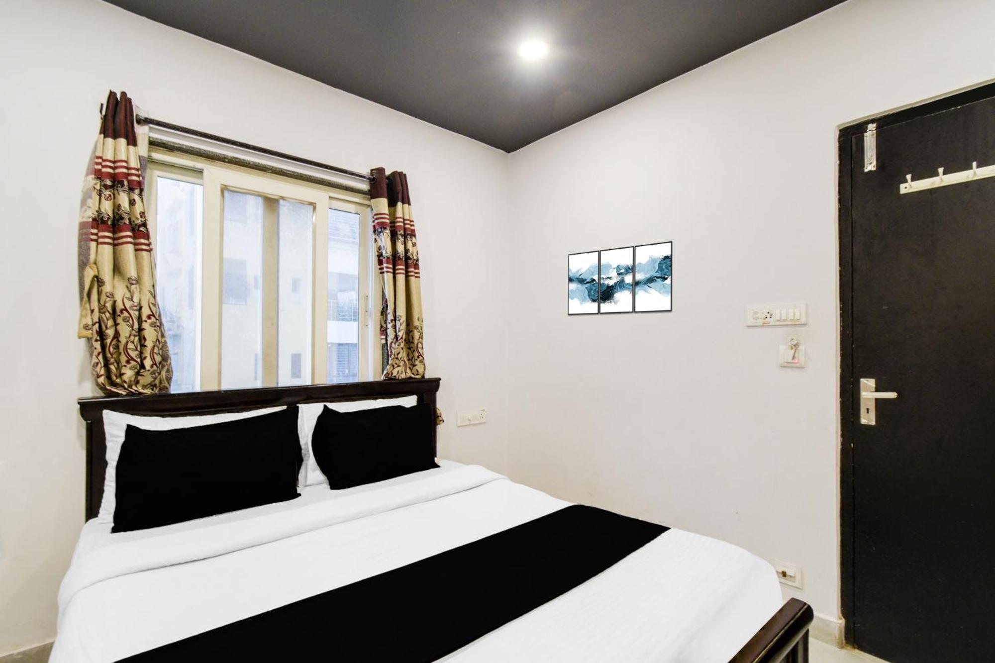 Super Townhouse Alwal Road Hotell Trimulgherry Eksteriør bilde