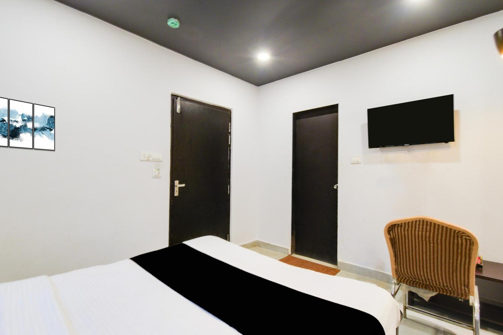 Super Townhouse Alwal Road Hotell Trimulgherry Eksteriør bilde