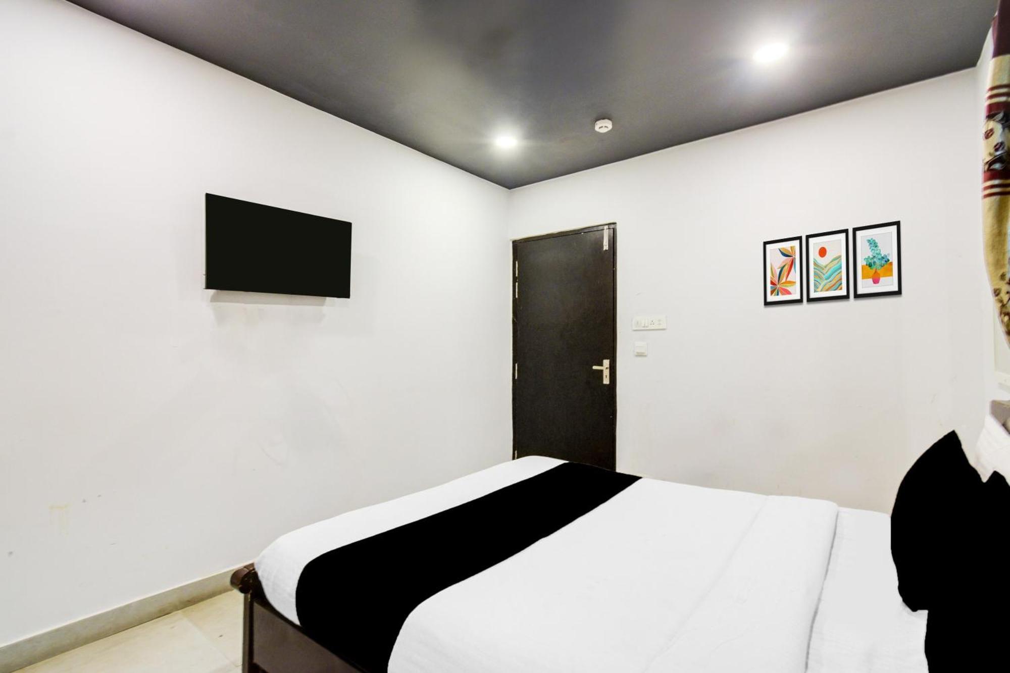 Super Townhouse Alwal Road Hotell Trimulgherry Eksteriør bilde